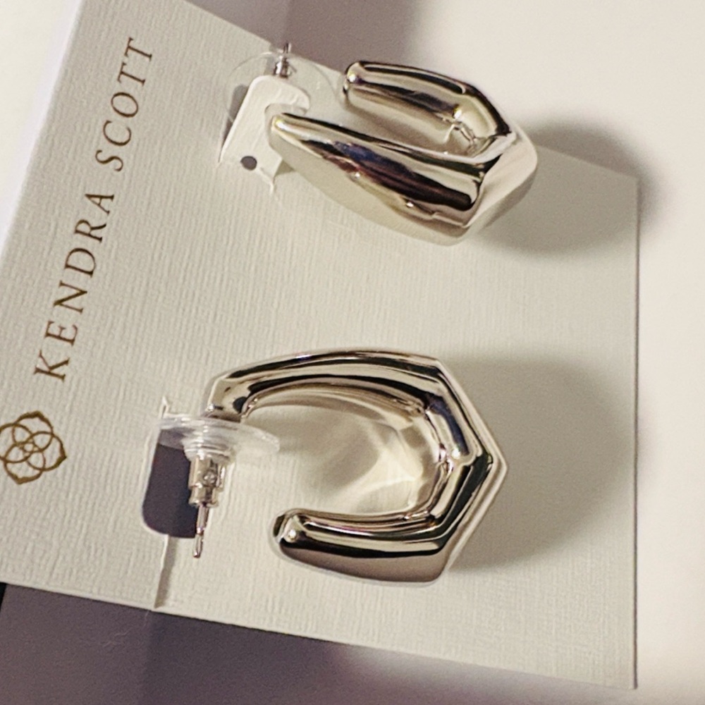 NWT Lot of 2x [Kendra Scott] Kaia Hoop Earrings & Elisa Pendant Necklace, Silver - Picture 8 of 12